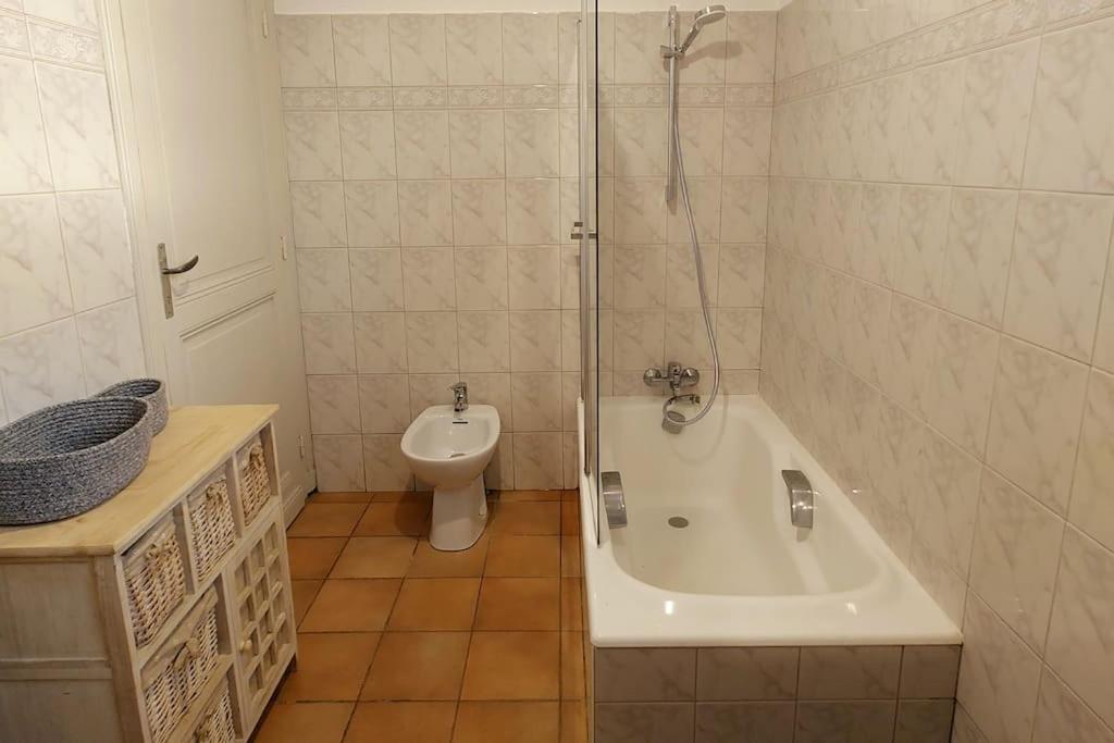 Entre Pierre Et Vigne - Charming Former Winery Farmhouse With Hot Tub & Swimming Pool 莫内斯捷 外观 照片